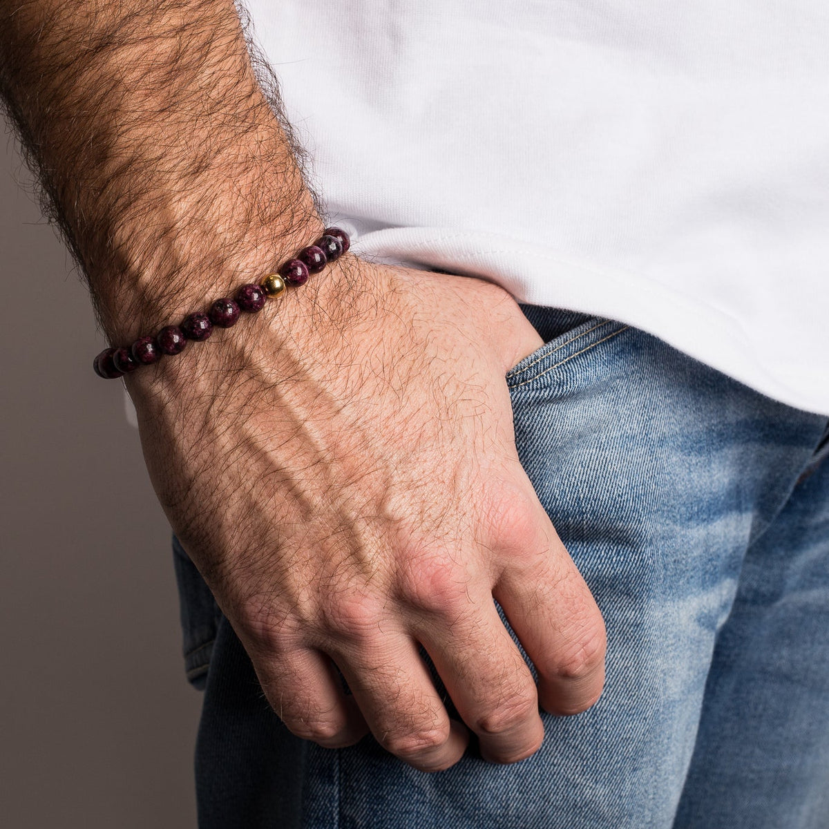 Globae Perlenarmband von Akitsune in Marble Red, weitere Ansicht