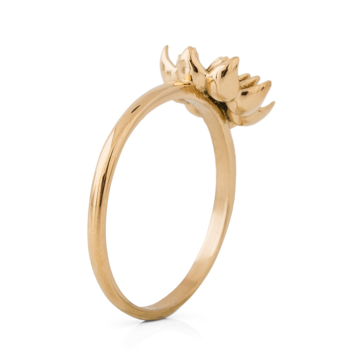 Lotus Ring Gold von Akitsune aus 316L-Edelstahl, Gesamtansicht