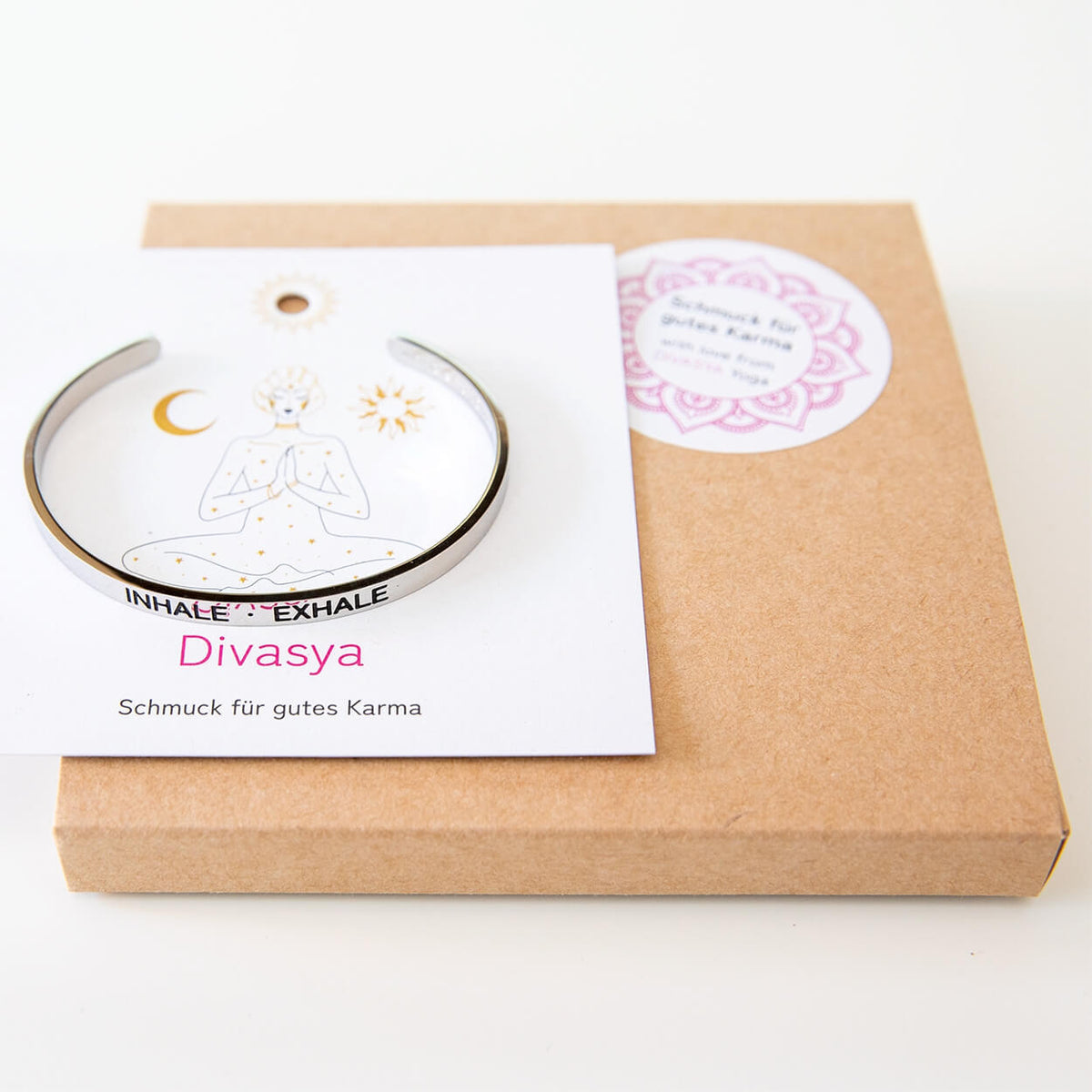Armreif „Inhale – Exhale“ silber | Yoga-Schmuck mit Gravur