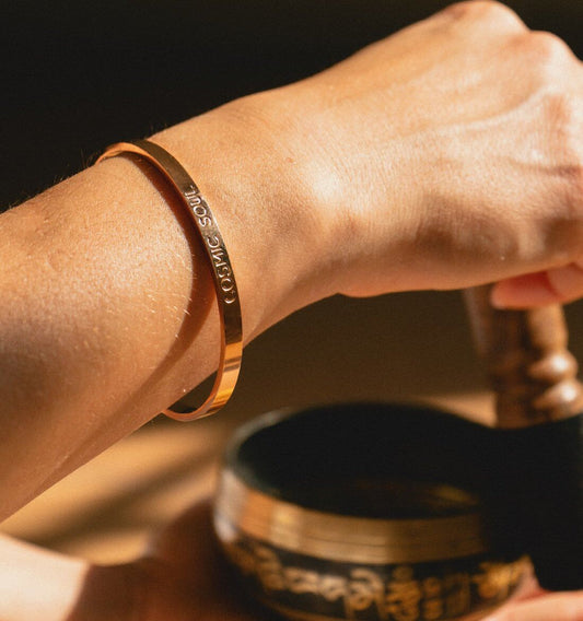 Rosé vergoldeter Yoga-Armreif 'Cosmic Soul' von Divasya-Yoga