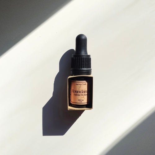 Aurora Craft Abundance Ätherische Öl-Mischung mit Orangen-, Patchouli- und Zimtöl.