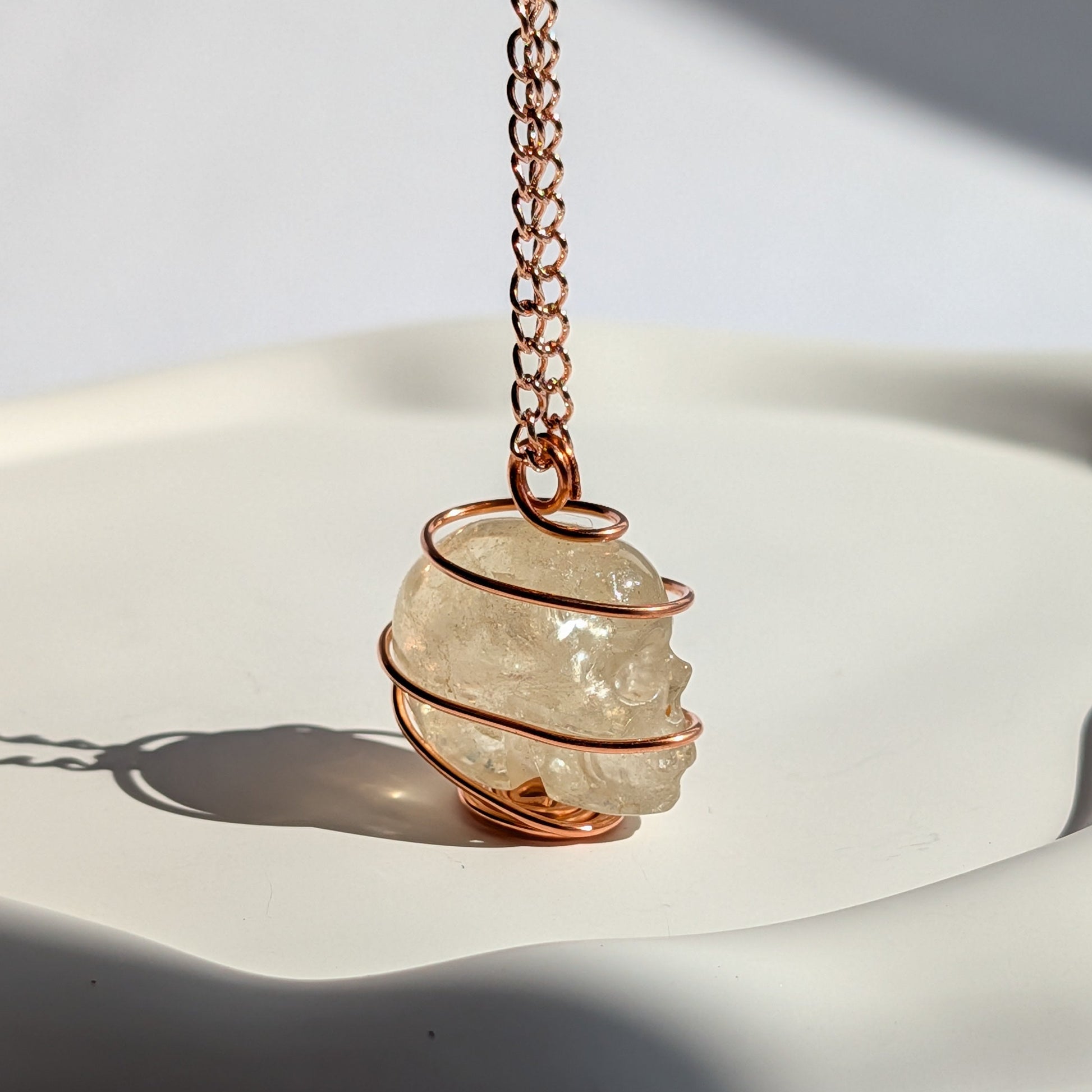 Bergkristall Schädel Halskette | Kupfer | Handarbeit