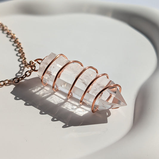 Bergkristall Spitze Halskette | Kupfer | Handarbeit