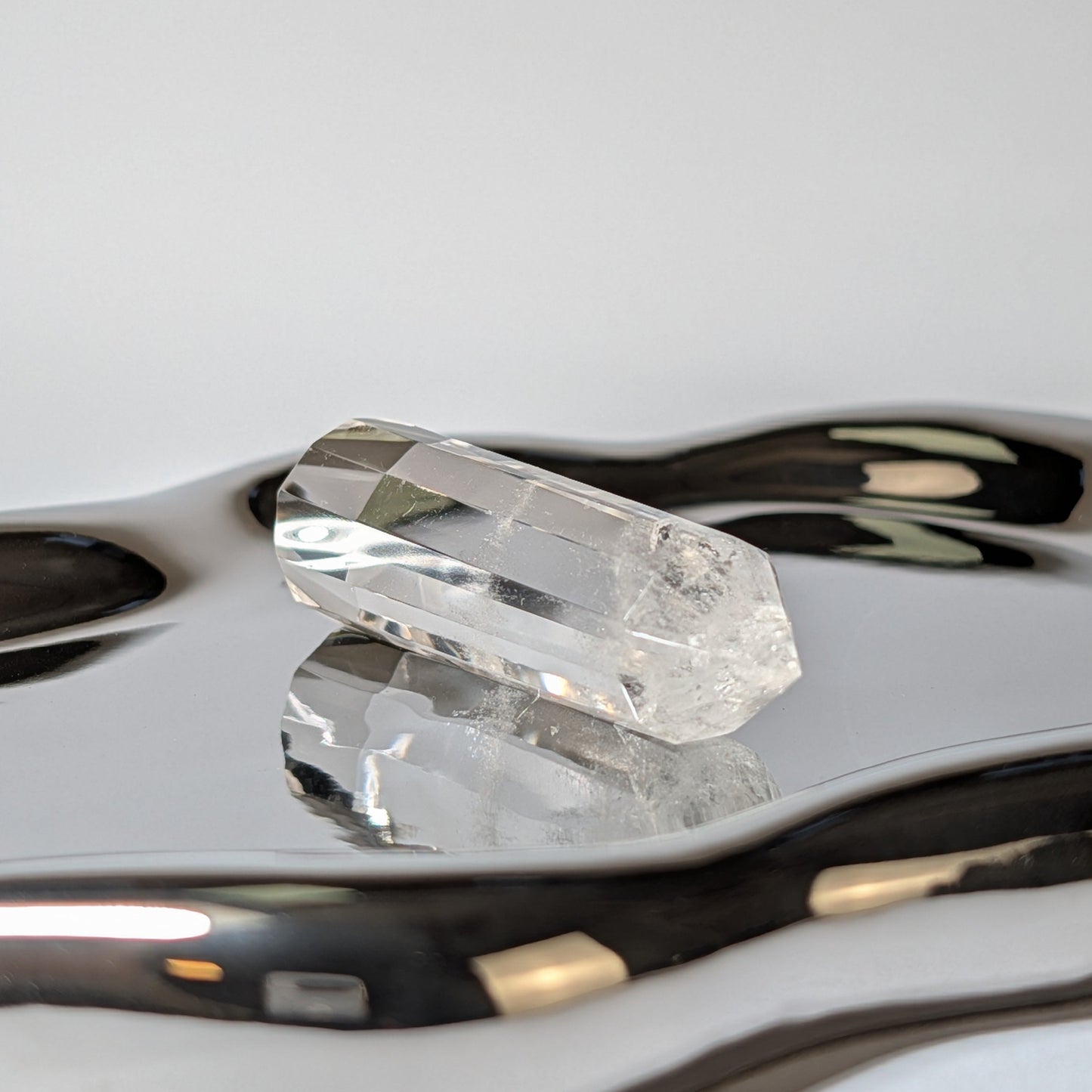 Bergkristall Vogel-Cut (34g) | Das Licht-Skalpell | Energie-Wand