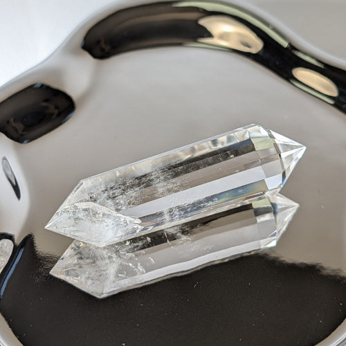 Bergkristall Vogel-Cut (34g) | Das Licht-Skalpell | Energie-Wand