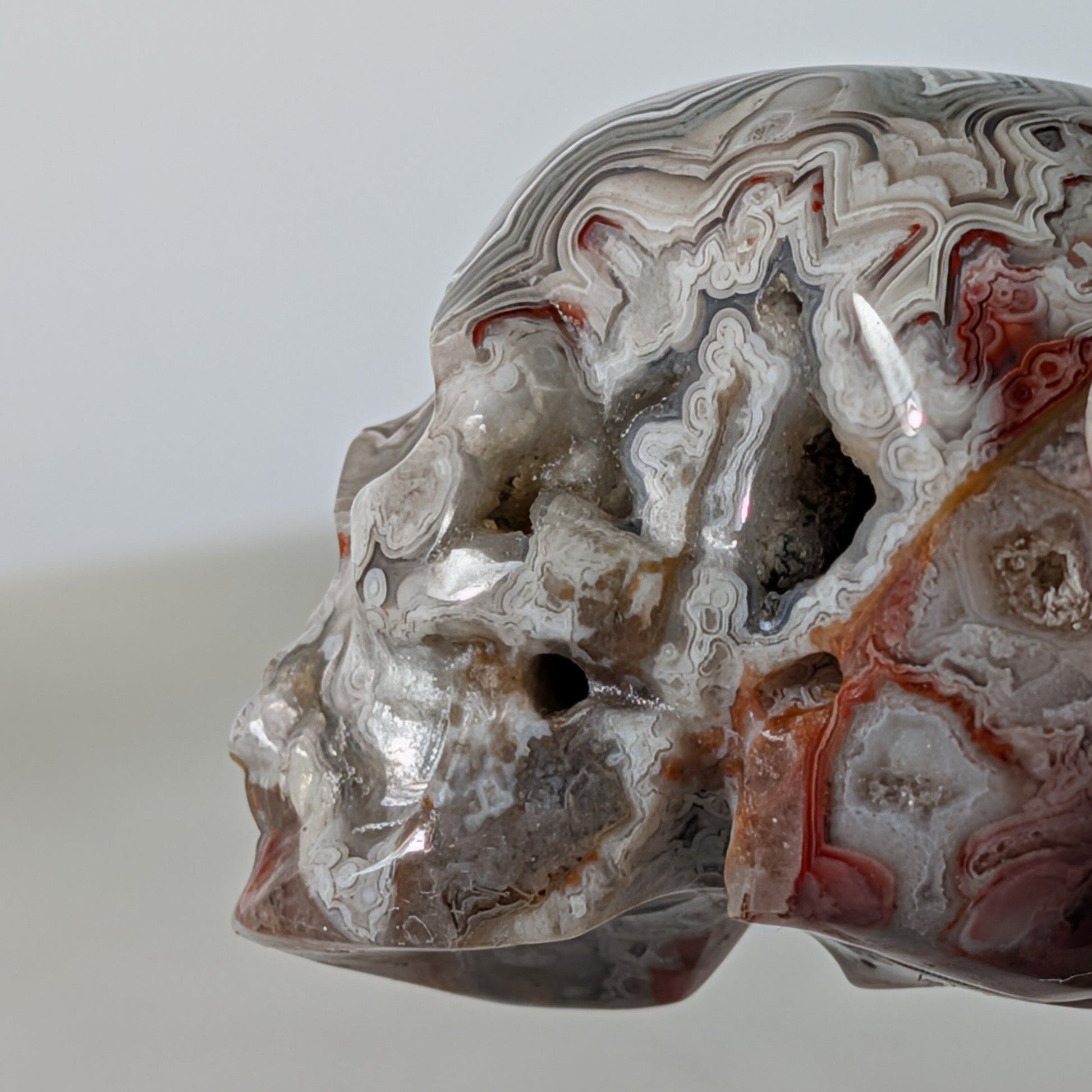 Bunter Kristallschädel Valdis Crazy Lace Achat 47g