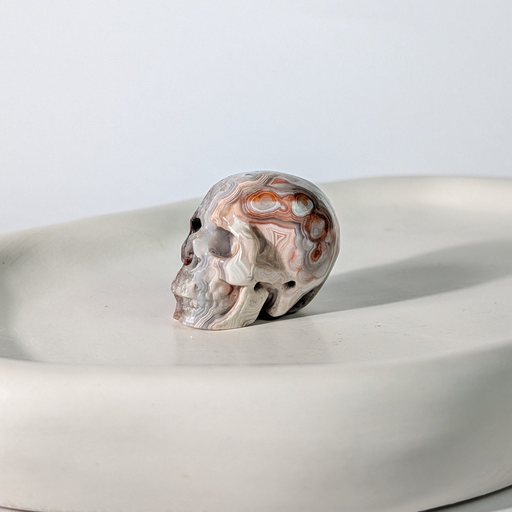 Bunter Kristallschädel Yakuul Crazy Lace Achat 39g gemustert