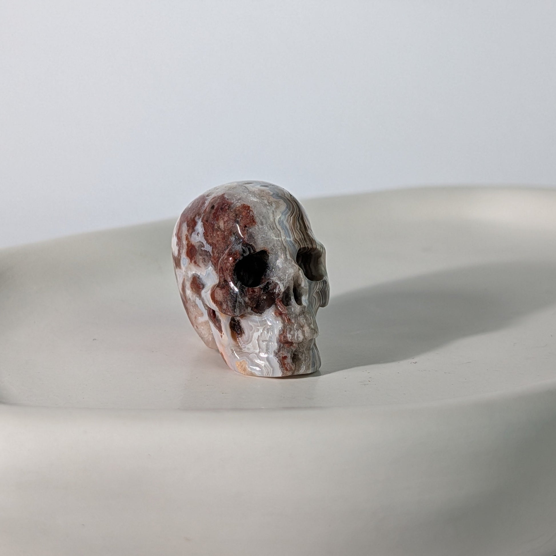 Bunter Kristallschädel Yakuul Crazy Lace Achat 39g gemustert