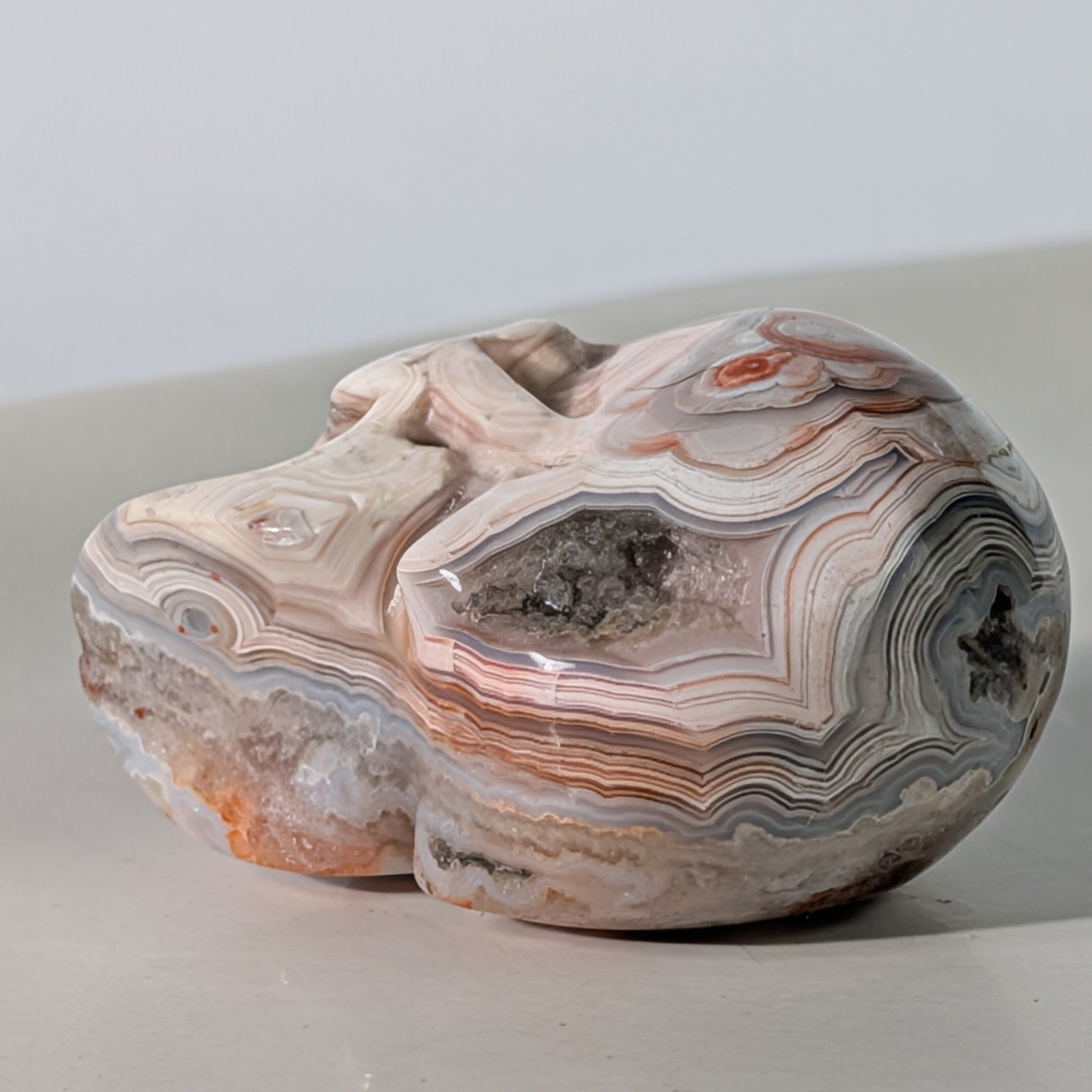 Bunter Kristallschädel Yakuul Crazy Lace Achat 39g gemustert