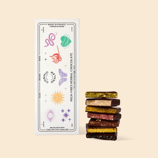 COSMIC DEALER Chakra Box mit 7 verschiedenen Nussbutter-Dunkelschokoladen.