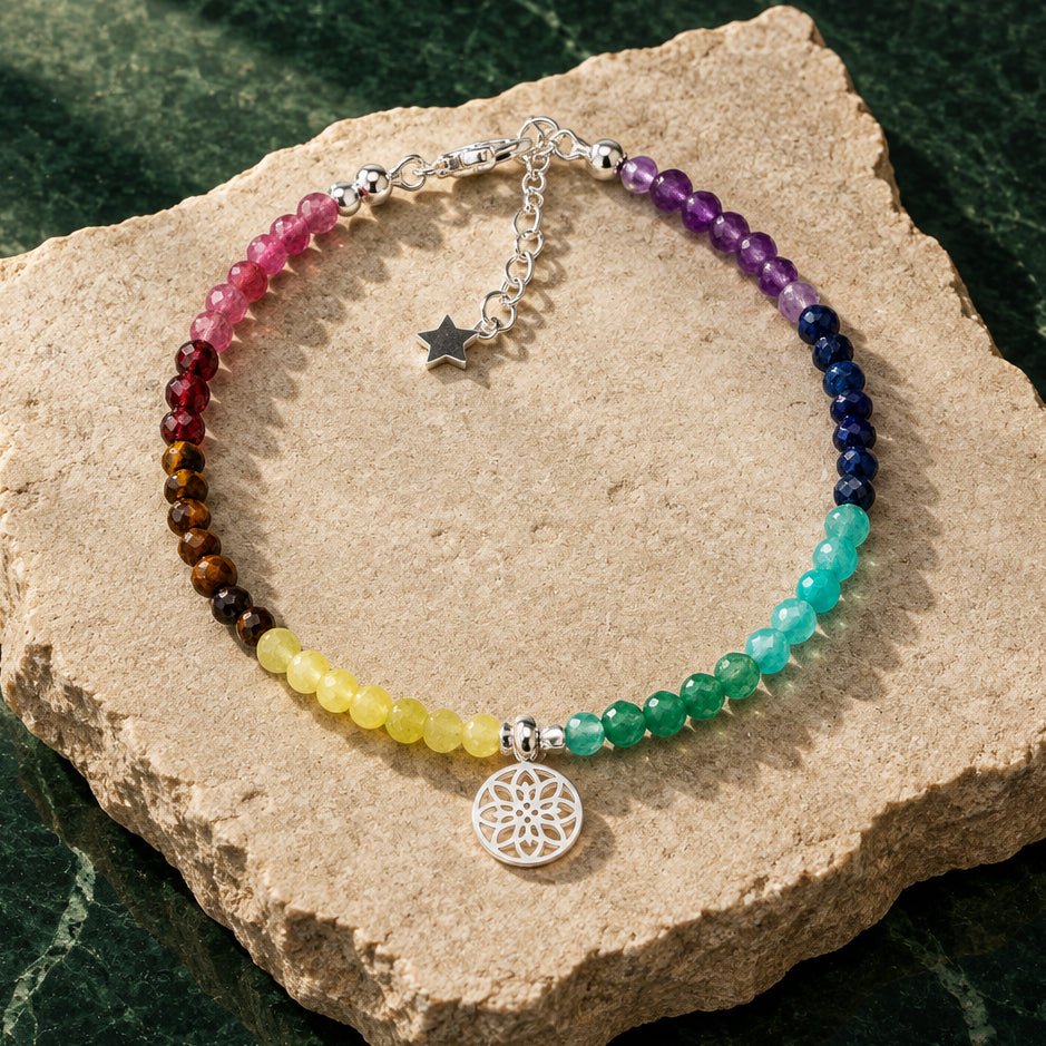 Chakra-Armband mit versilbertem Lebensblume-Anhänger