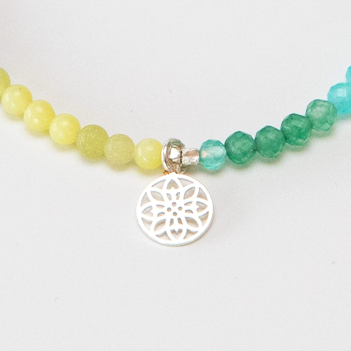 Chakra-Armband mit versilbertem Lebensblume-Anhänger, Produktbild 2