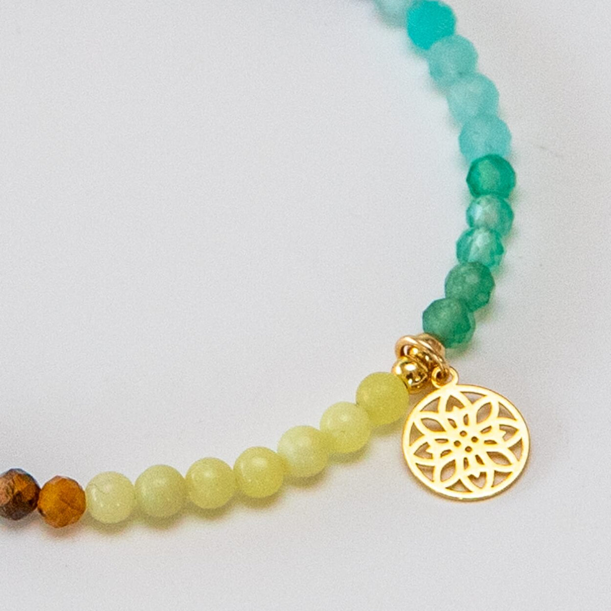 Chakra-Armband mit vergoldetem Lebensblume-Anhänger, Produktbild 5