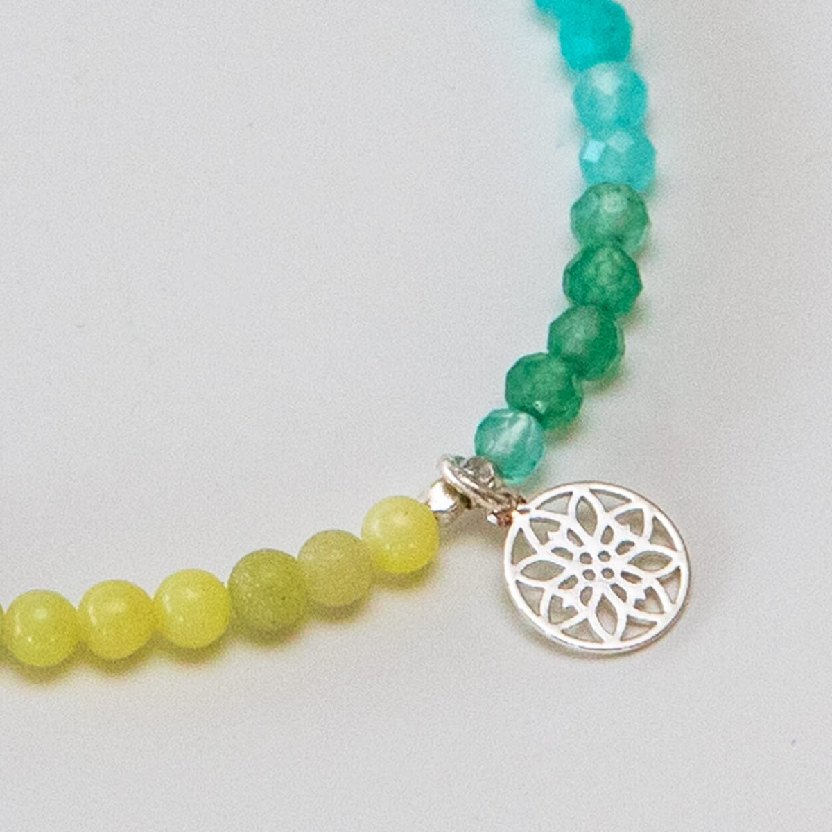 Chakra-Armband mit versilbertem Lebensblume-Anhänger, Produktbild 5