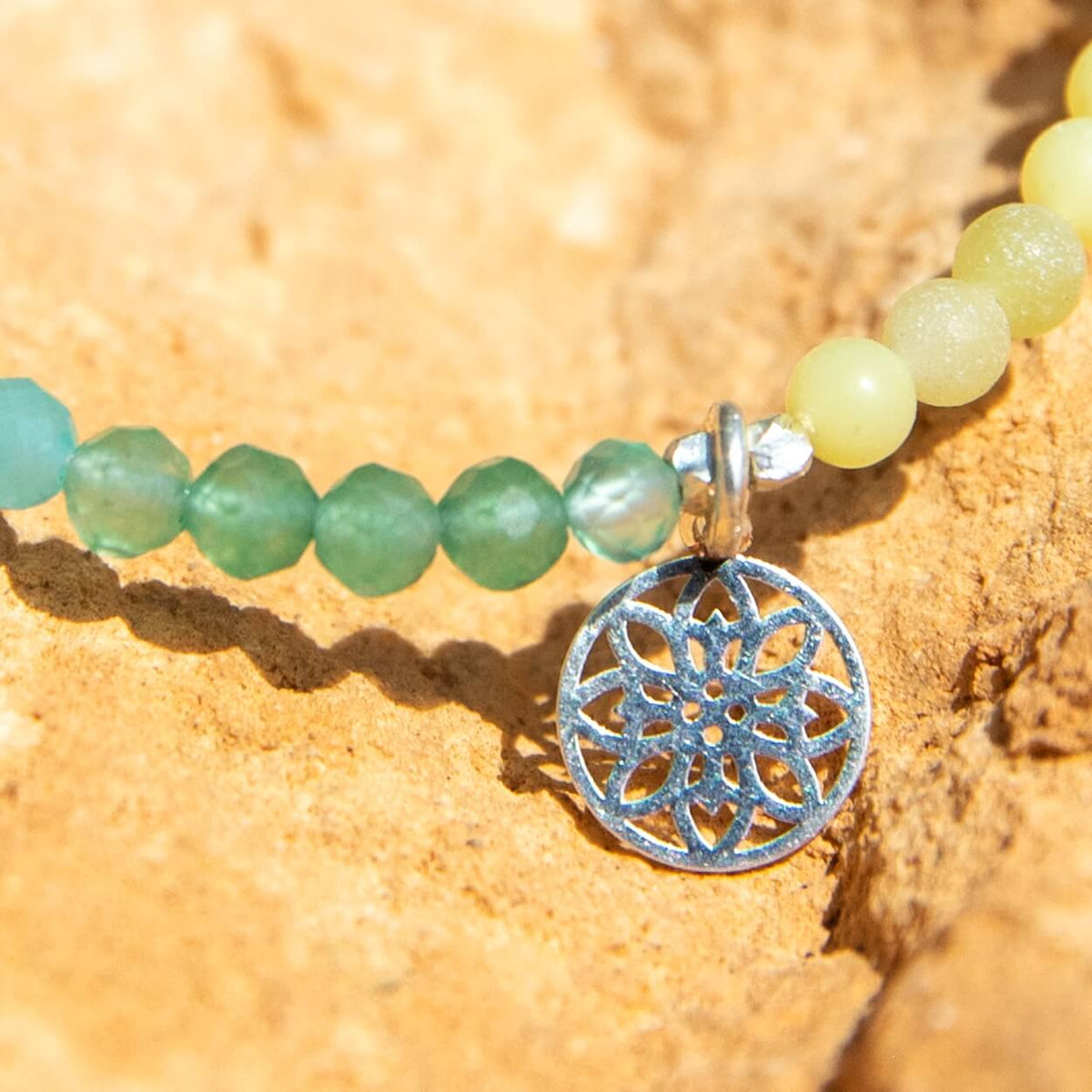 Chakra-Armband mit versilbertem Lebensblume-Anhänger, Produktbild 6