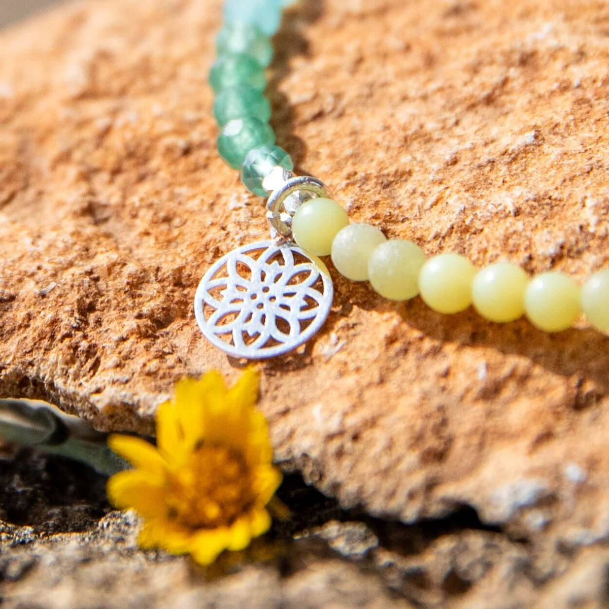 Chakra-Armband mit versilbertem Lebensblume-Anhänger, Produktbild 8