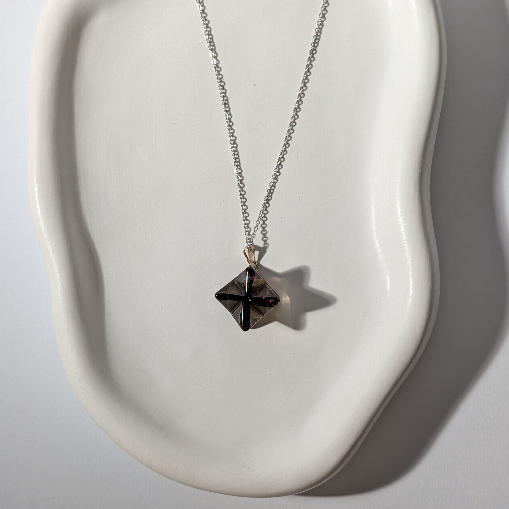 Dunkler Rauchquarz Merkaba Anhänger (Stern-Tetraeder) an 50cm Kette, energetisch aufgeladen