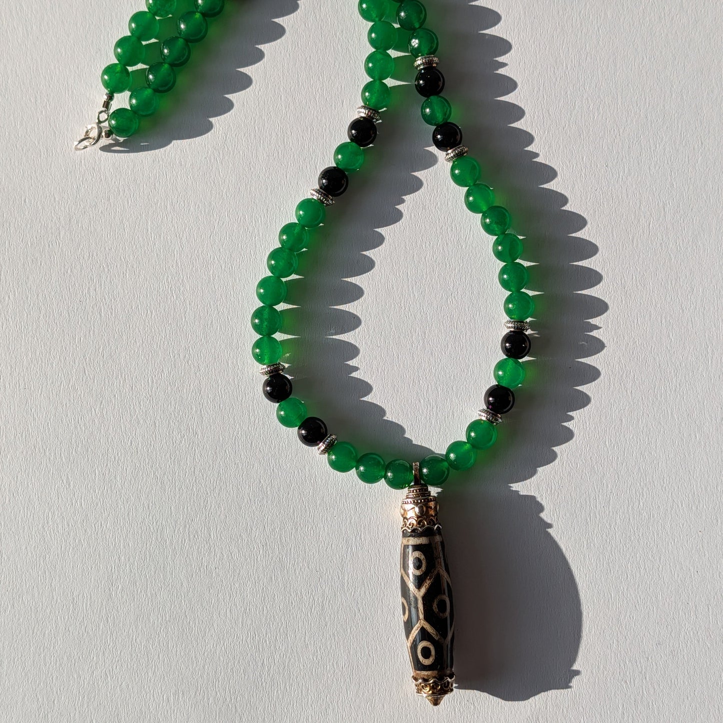 Dzi Halskette 9 Augen Schildplatt Smaragd Obsidian Buddhistischer Talisman Temple of Desire