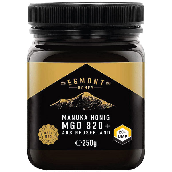 Glas Egmont Honey MGO 820+ freigestellt vor weißem Hintergrund