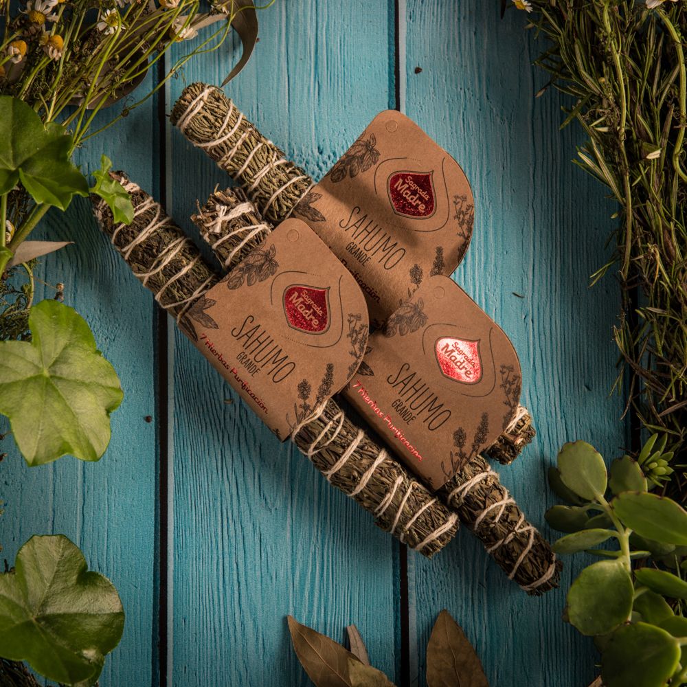 Ein großes, handgemachtes Sagrada Madre Sahumo Räucherbündel "7 Kräuter der Reinigung"