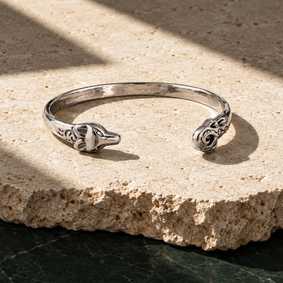 Akitsune Ferus Armreif Silber, Seitenansicht