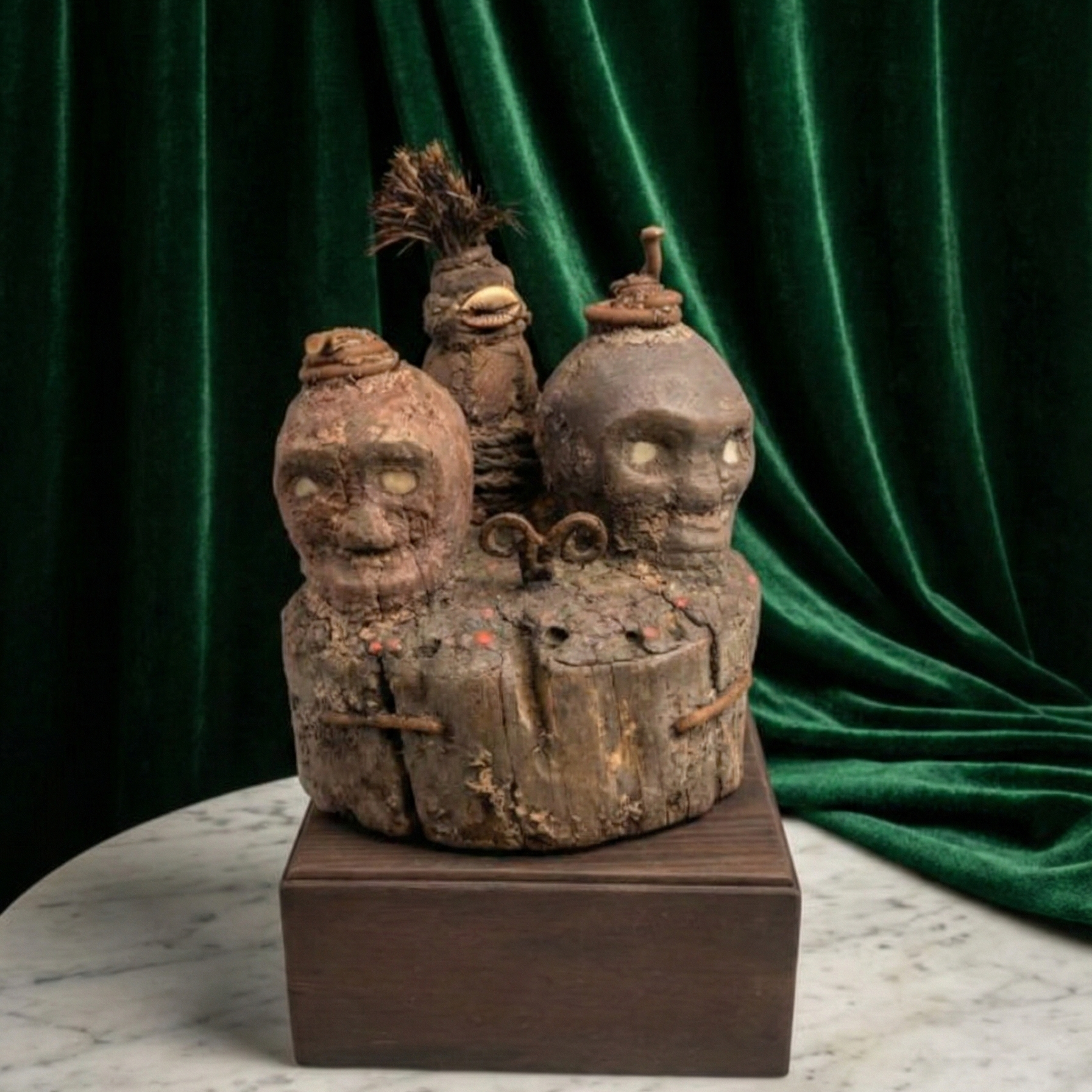 Fon Vodun Fetisch Bocio Benin Holzfigur Schloss Opferpatina Temple of Desire