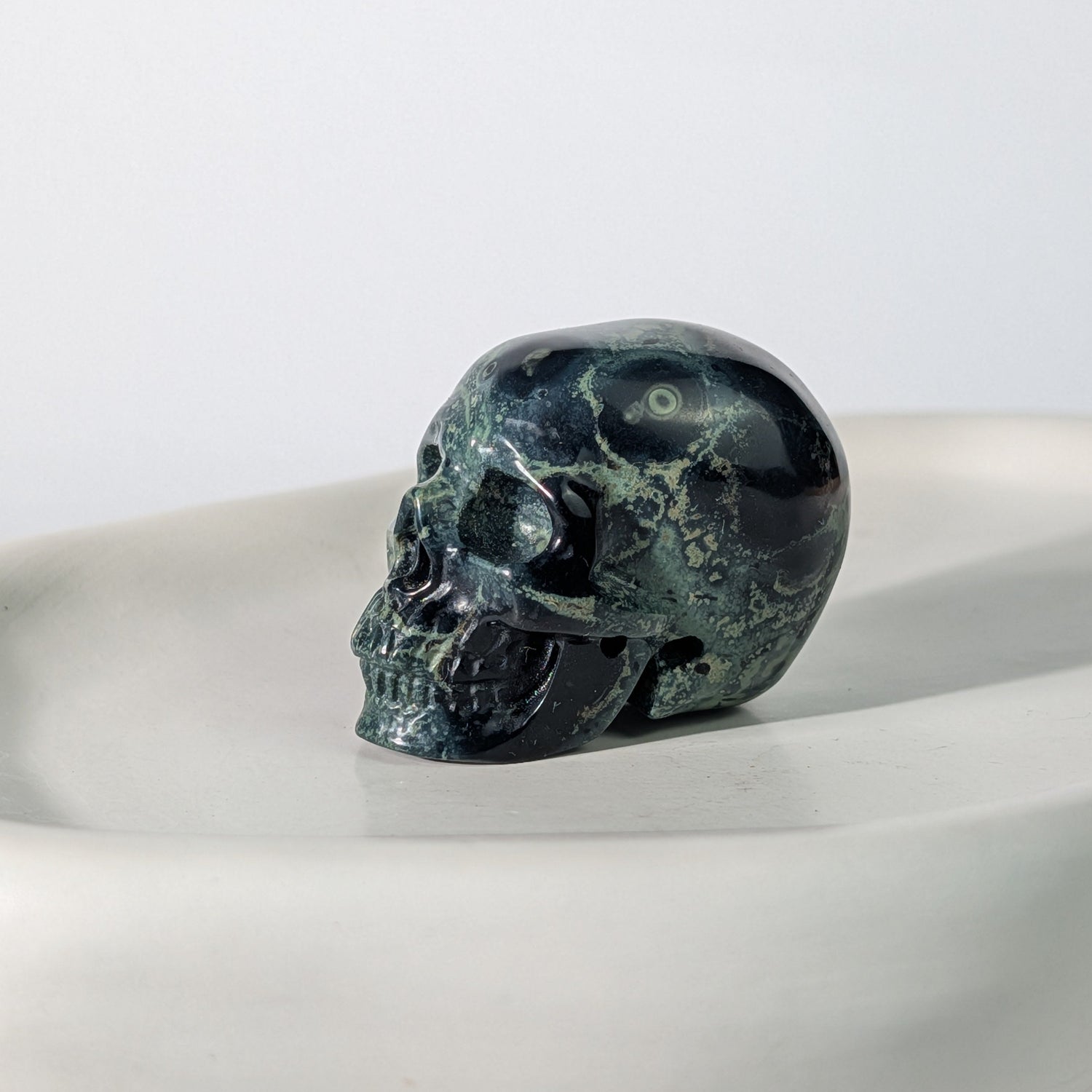 Gemusterter Kristallschädel Illirias Rhyolith 94g