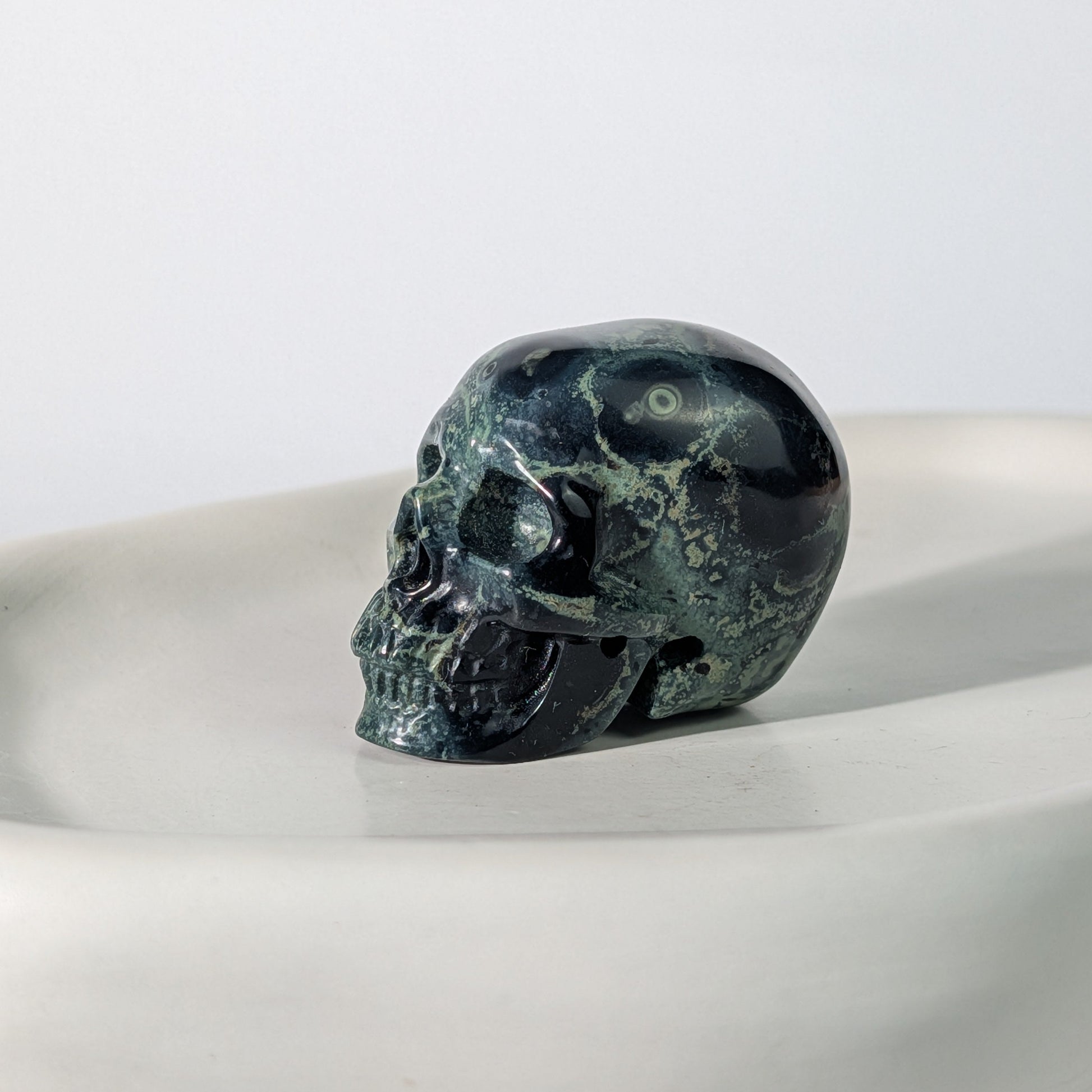 Gemusterter Kristallschädel Illirias Rhyolith 94g