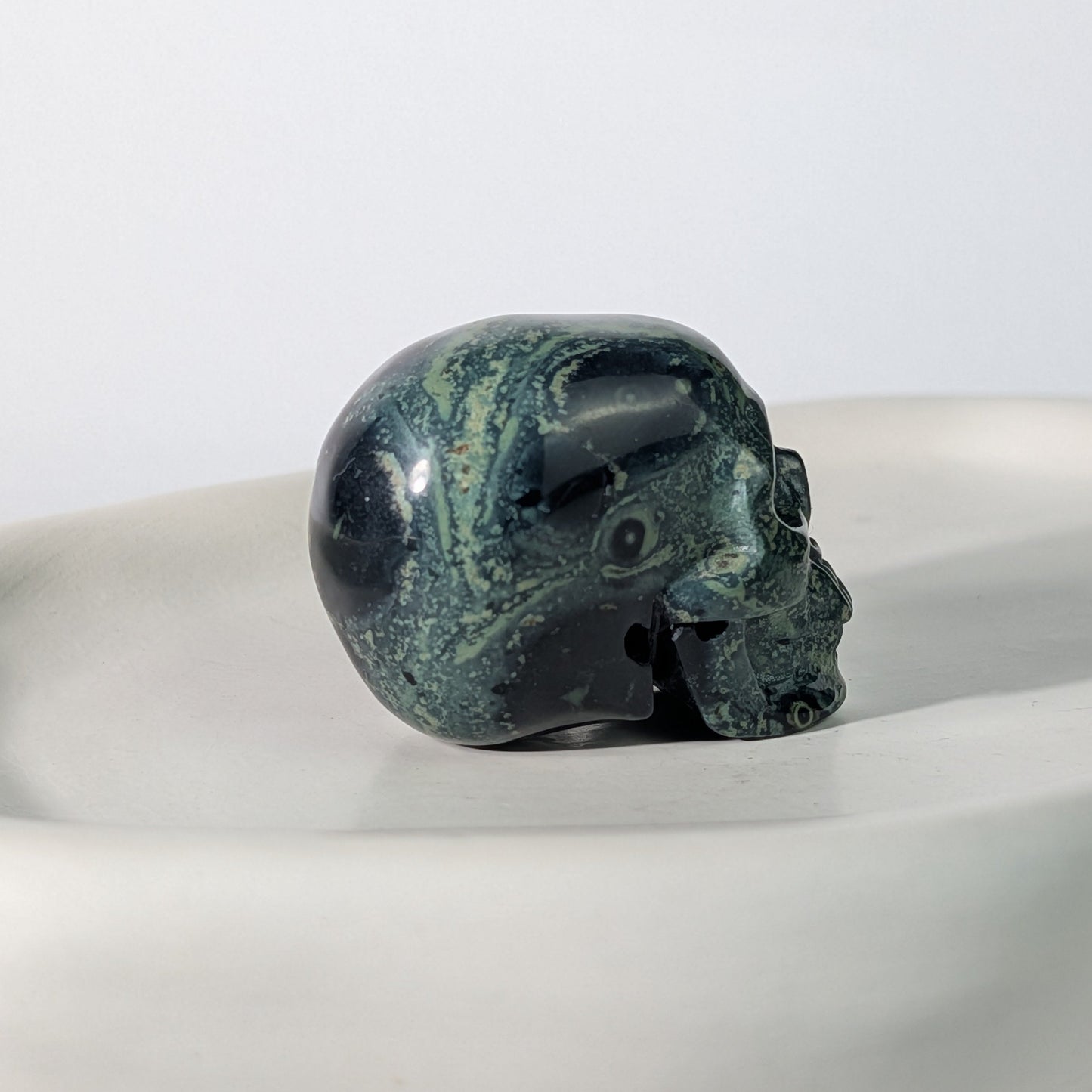 Gemusterter Kristallschädel Illirias Rhyolith 94g