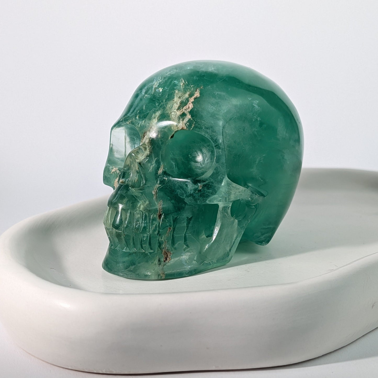 Grüner Kristallschädel Setrius Fluorit 742g transparent