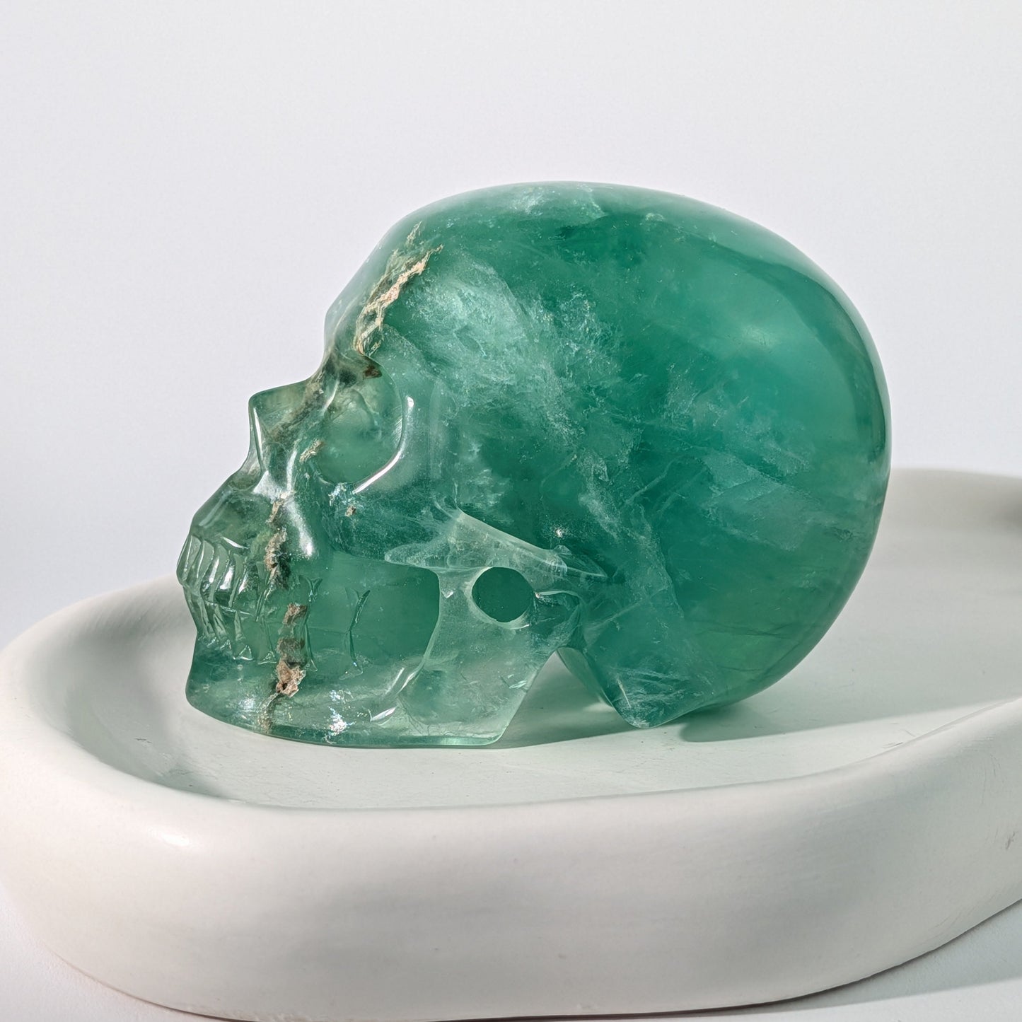 Grüner Kristallschädel Setrius Fluorit 742g transparent