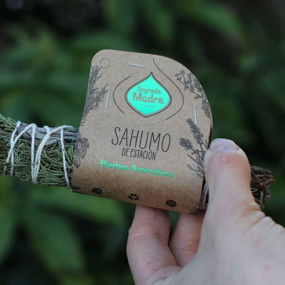 Großes Sagrada Madre Sahumo "Saisonale Kräuter" mit Salbei, Rosmarin und Zeder, liebevoll handgebunden