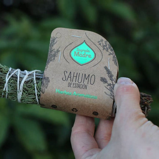 Großes Sagrada Madre Sahumo "Saisonale Kräuter" mit Salbei, Rosmarin und Zeder, liebevoll handgebunden
