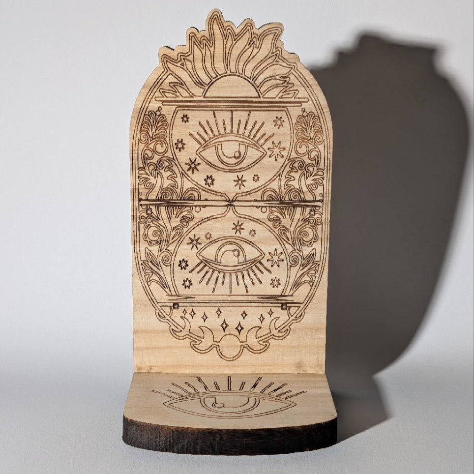 Handgefertigter Holzaltar (Paulownia) mit graviertem Augen-Motiv, ideal für Rituale