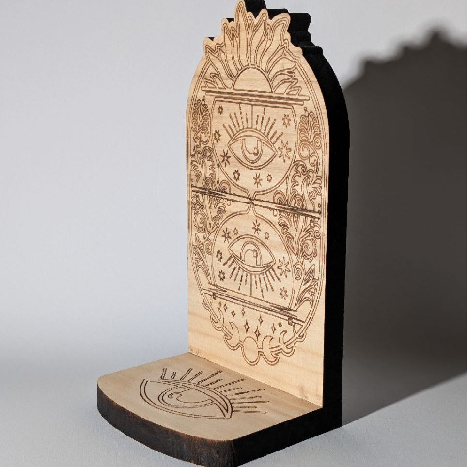 Handgefertigter Holzaltar (Paulownia) mit graviertem Augen-Motiv, ideal für Rituale