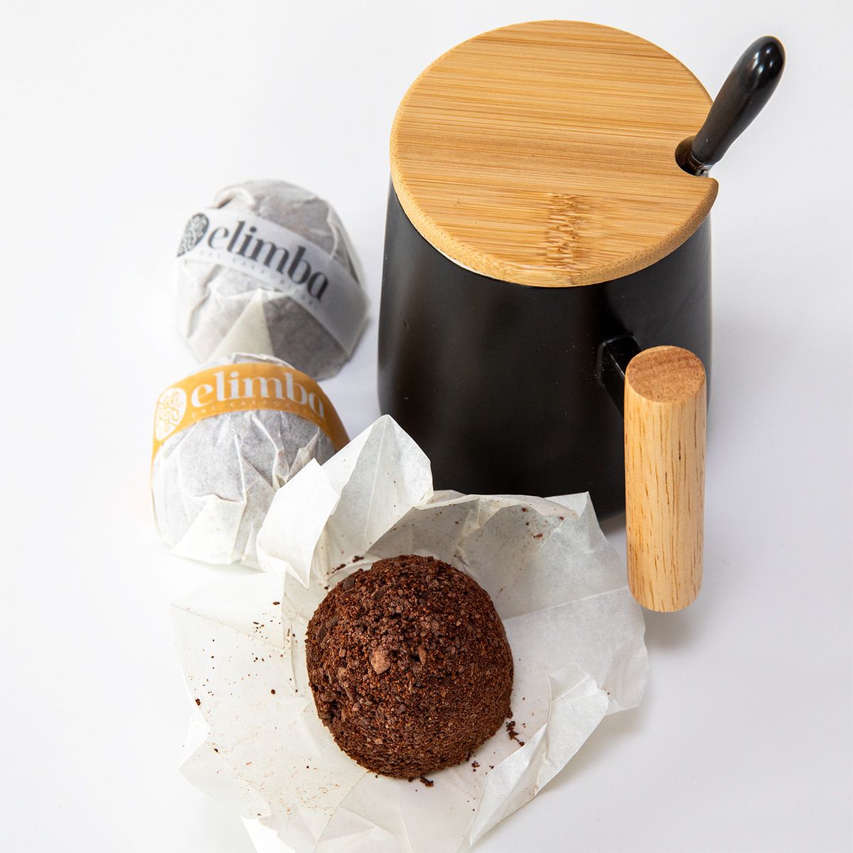 Kakao-Zeremonie-Set mit schwarzer Keramik-Tasse und Bambusdeckel