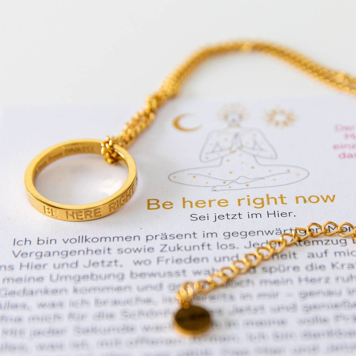 Ring-Anhänger mit 2,2 cm Durchmesser an vergoldeter Kette
