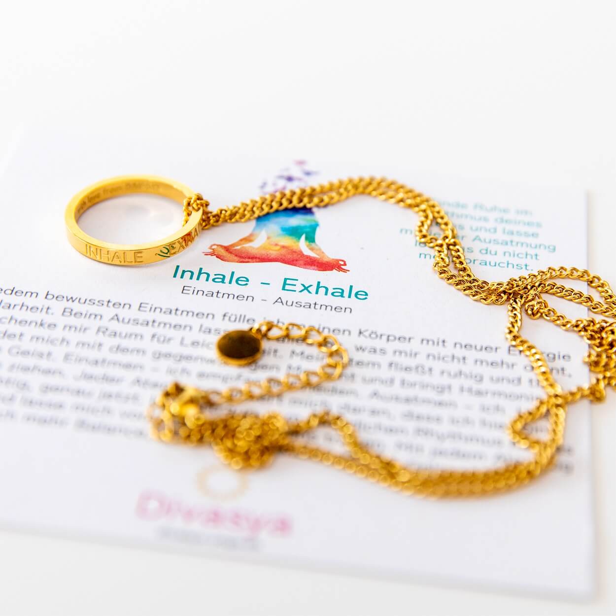 Kette mit Ring Inhale Exhale seitliche Ansicht