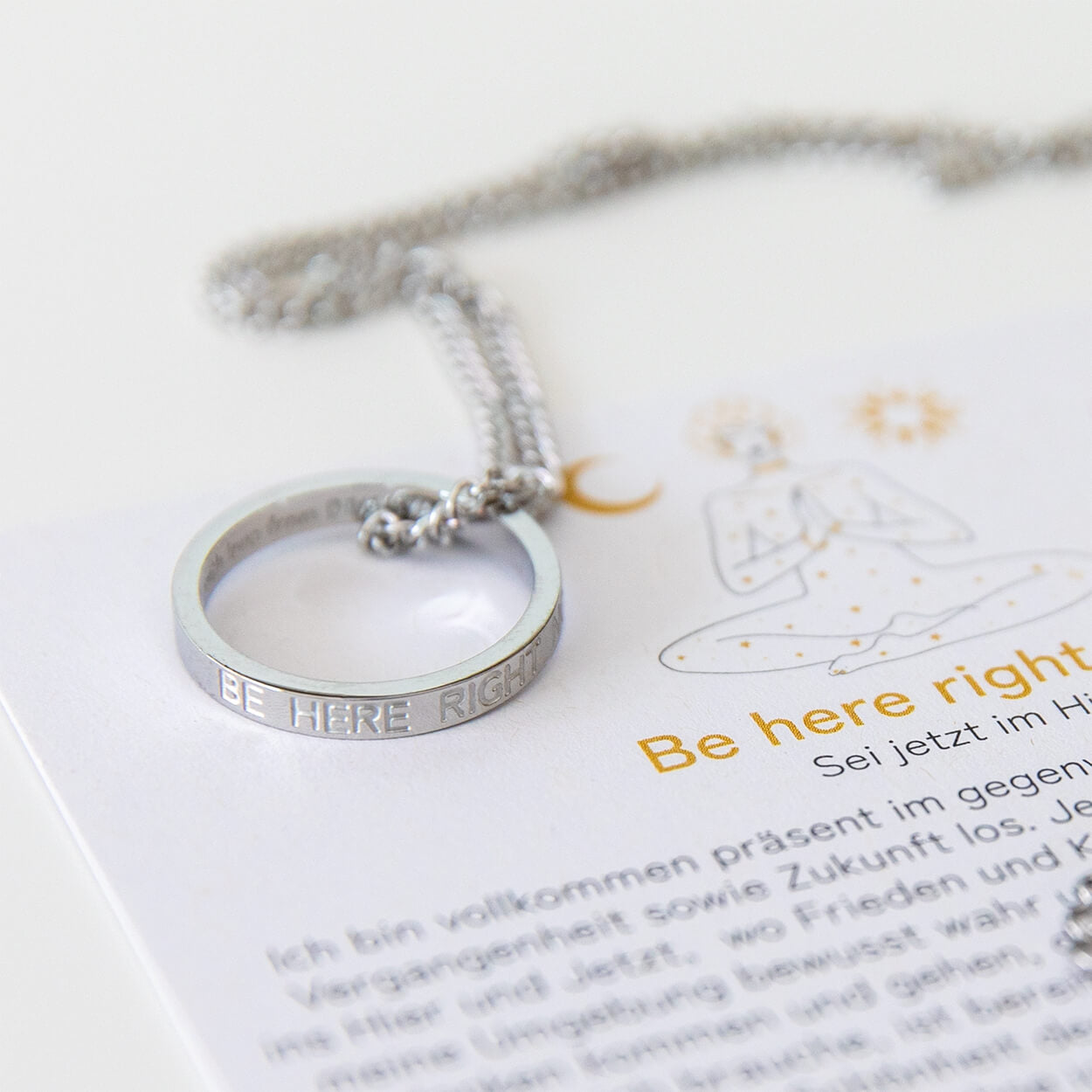 Silberne Ringkette 'Be here right now' von Divasya-Yoga
