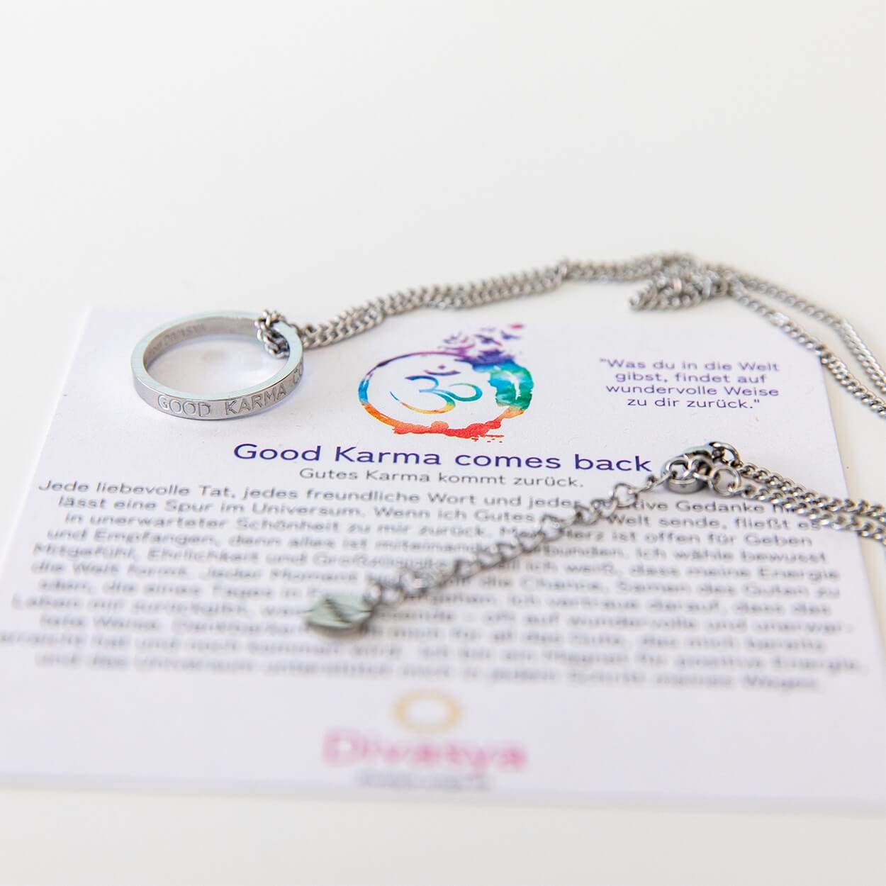 Ringkette silber in ruhiger Gesamtansicht
