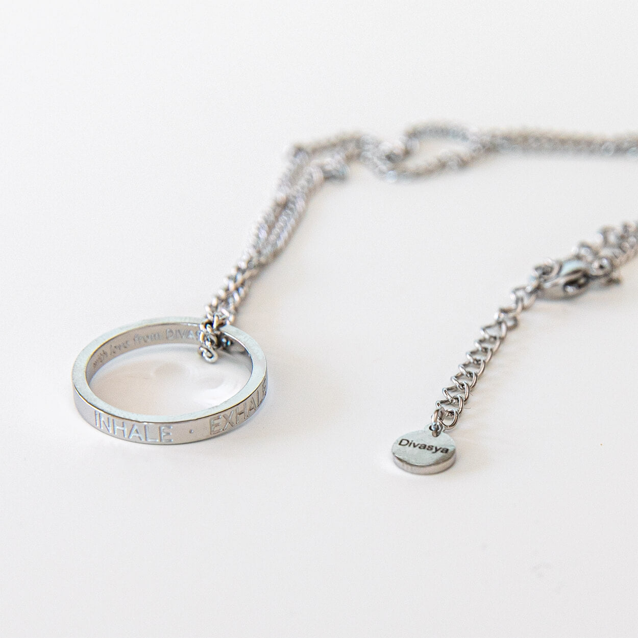 Ringkette „Inhale – Exhale“ in ruhiger Gesamtansicht
