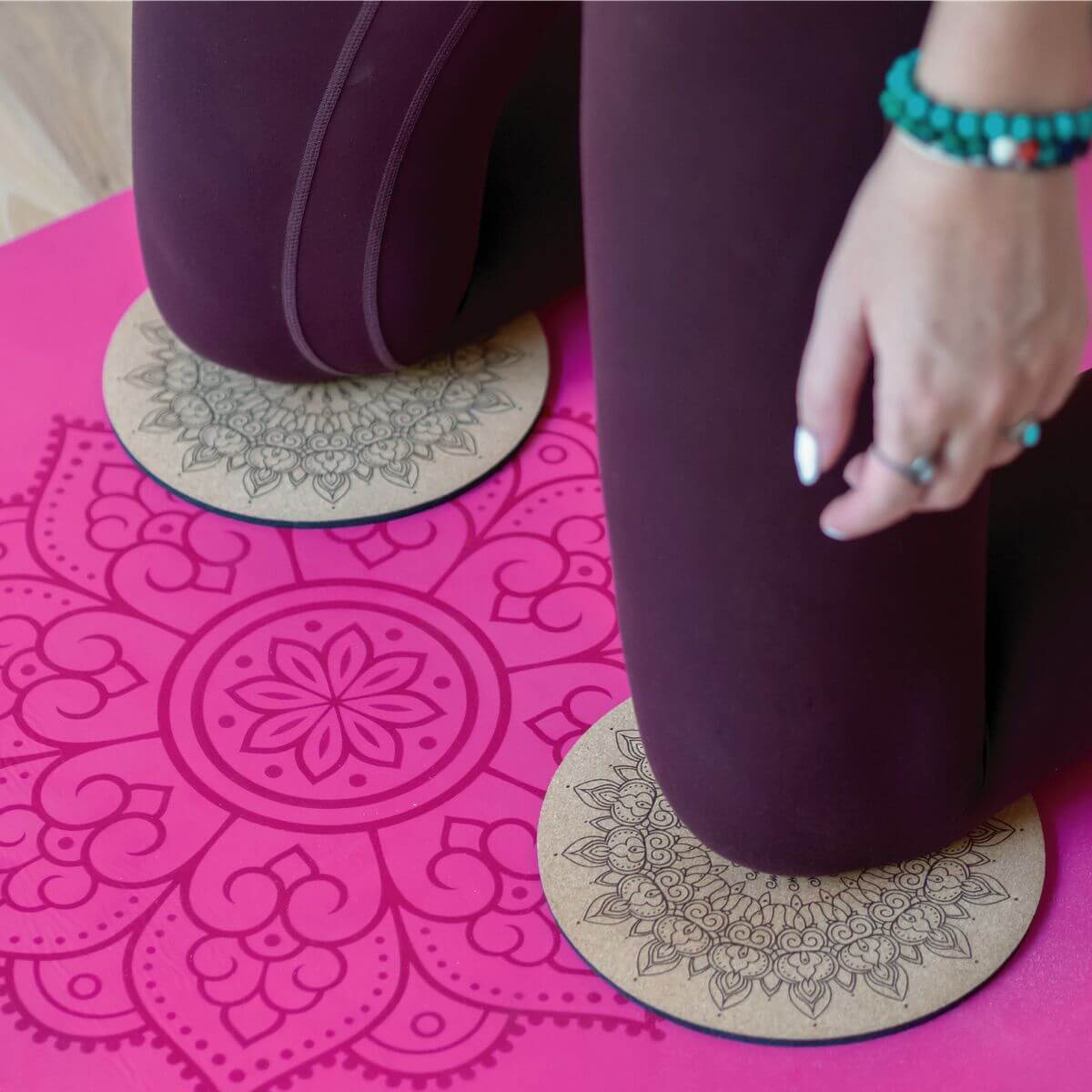 Kniepad Yoga mit Korkoberfläche und 5 mm Naturkautschuk-Unterseite
