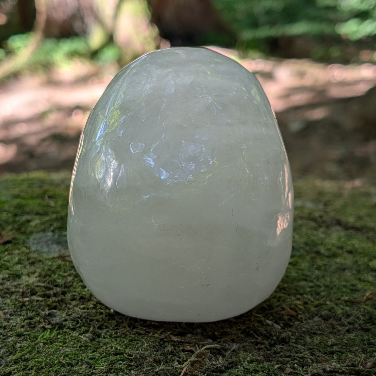 Kristallschädel "Ahnengeist" aus milchigem Quarz.