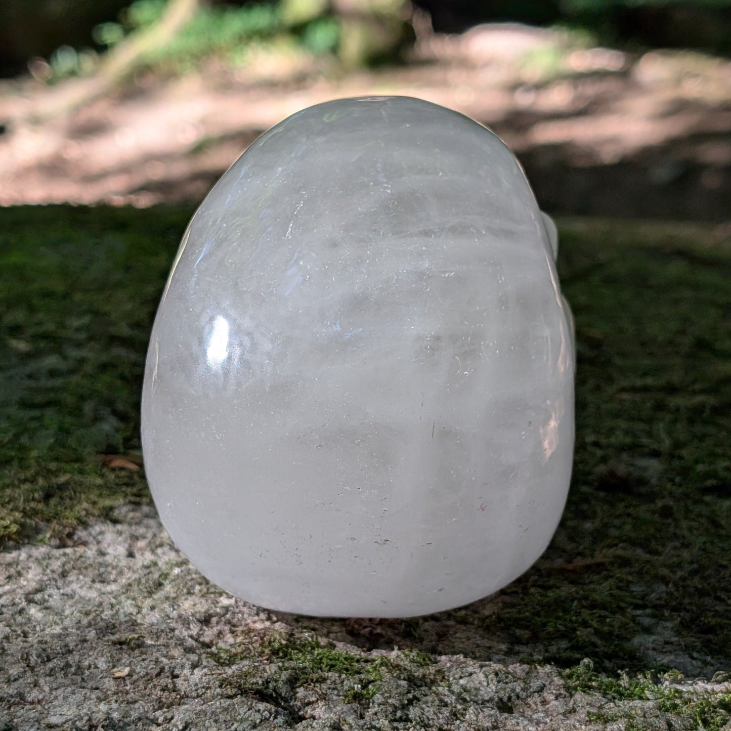 Kristallschädel "Ahnengeist" aus milchigem Quarz.