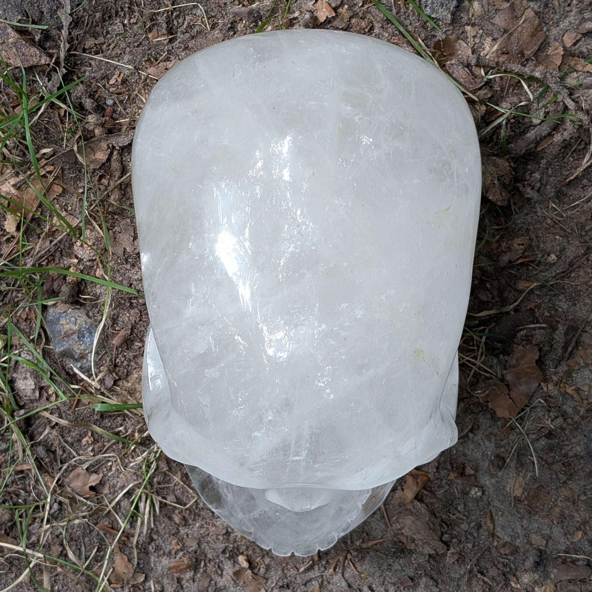 Kristallschädel "Dhanvantari" aus milchigem Quarz.