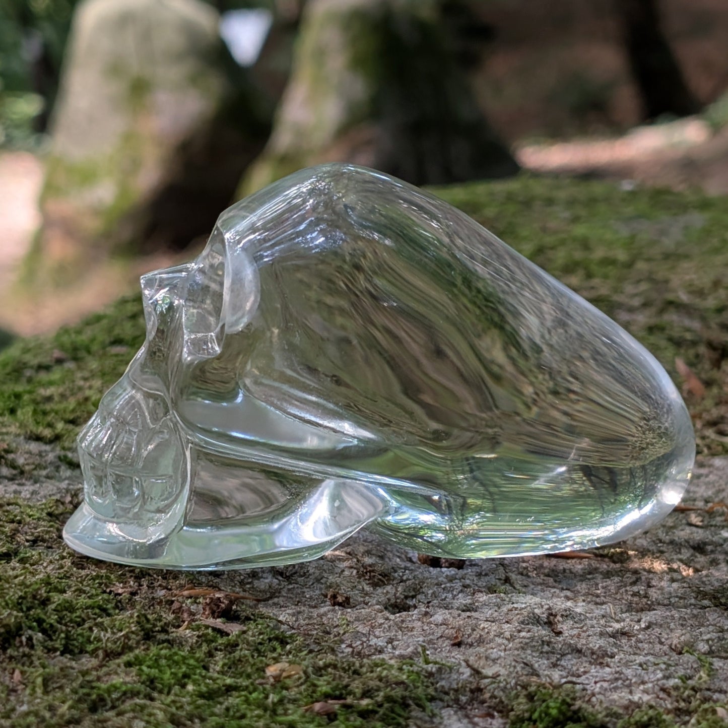 Kristallschädel "Glanz der Seele" aus klarem Quarzglas.