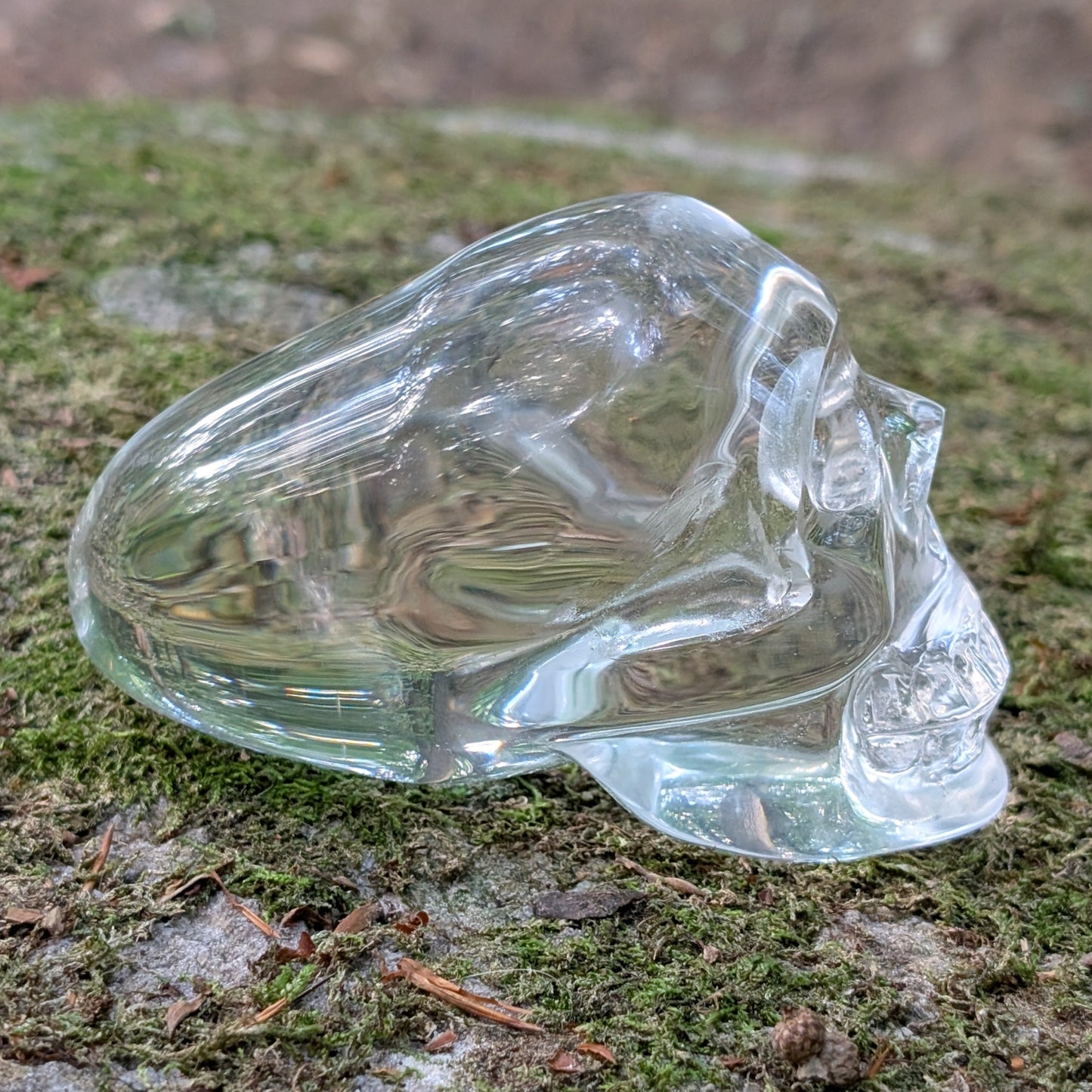 Kristallschädel "Glanz der Seele" aus klarem Quarzglas.