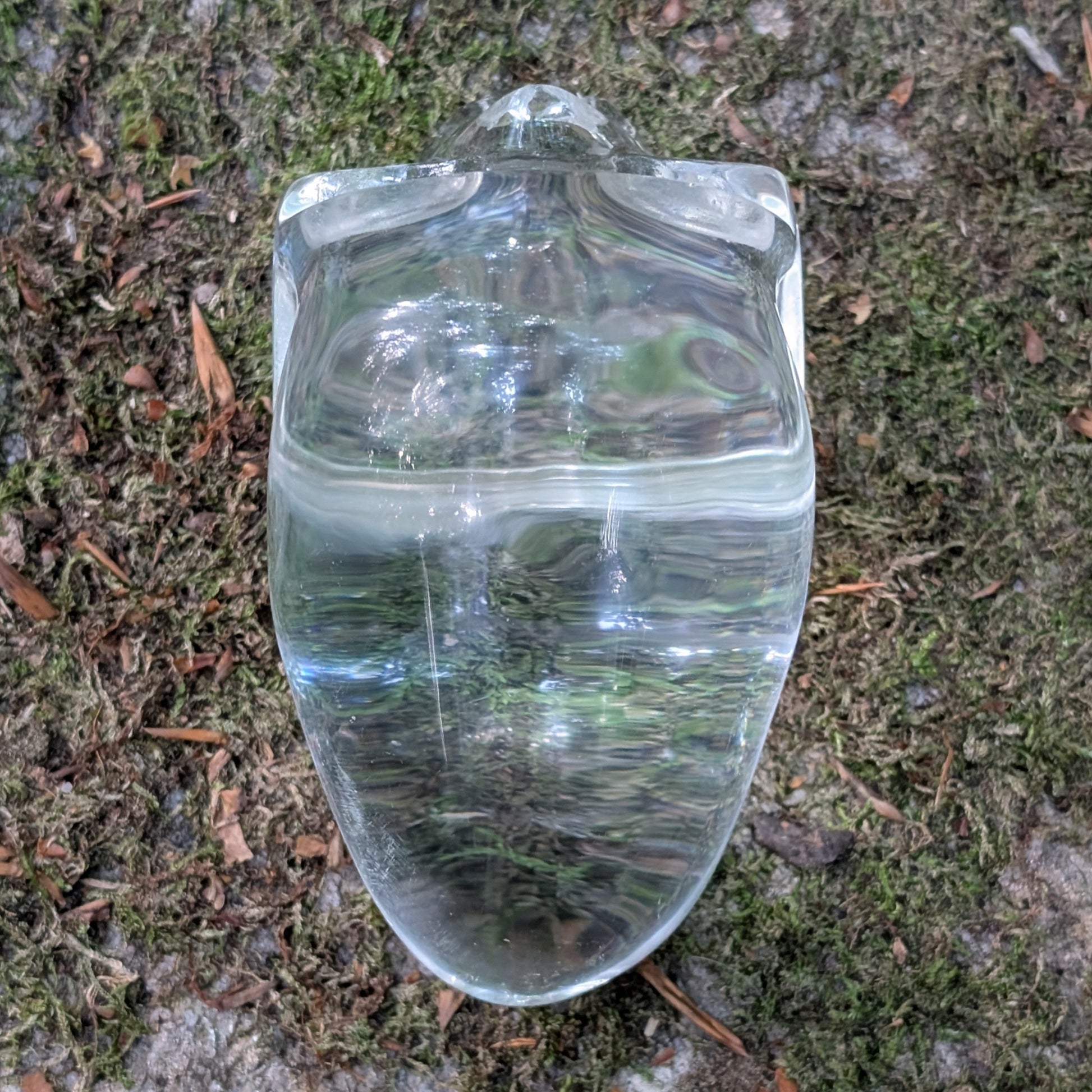 Kristallschädel "Glanz der Seele" aus klarem Quarzglas.