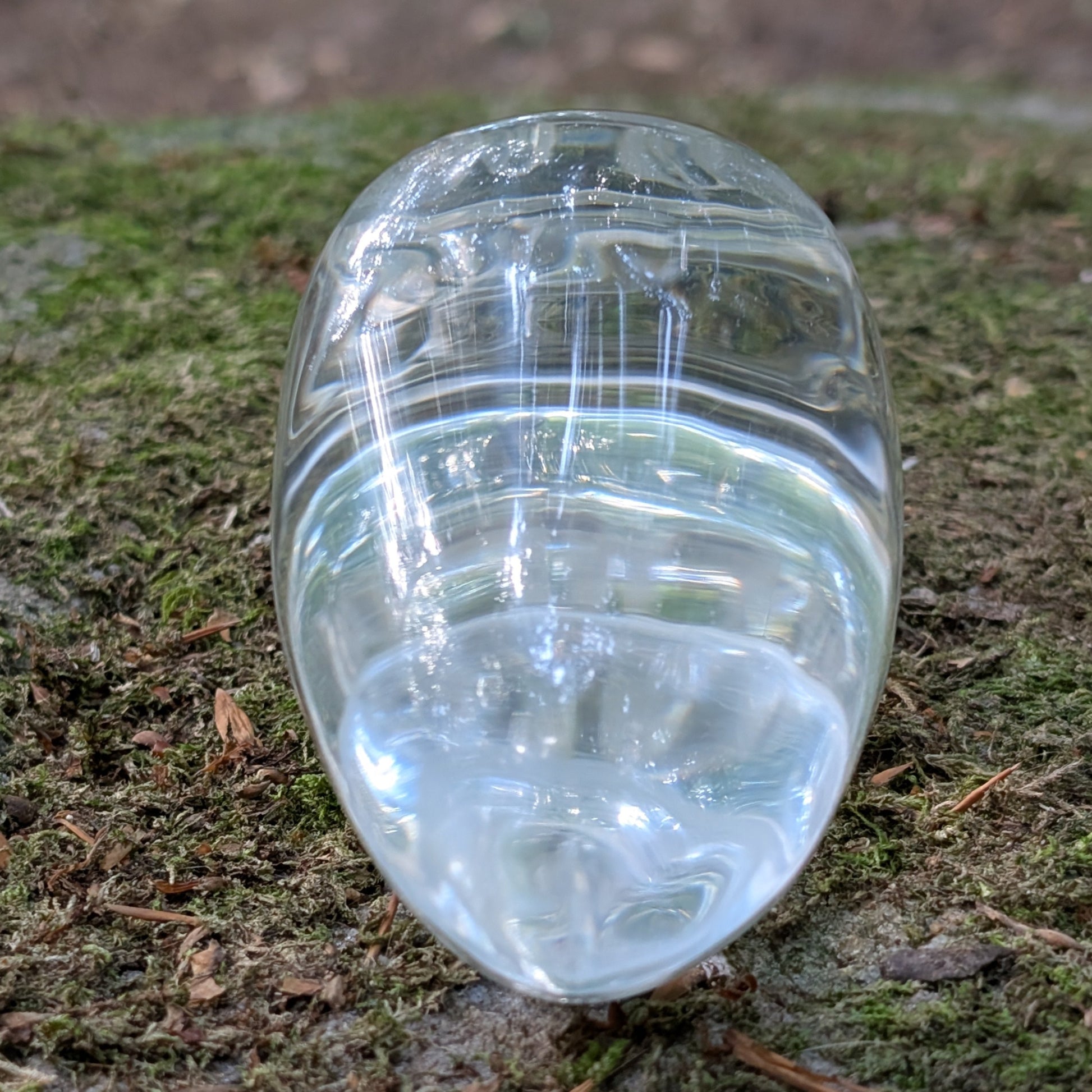 Kristallschädel "Glanz der Seele" aus klarem Quarzglas.