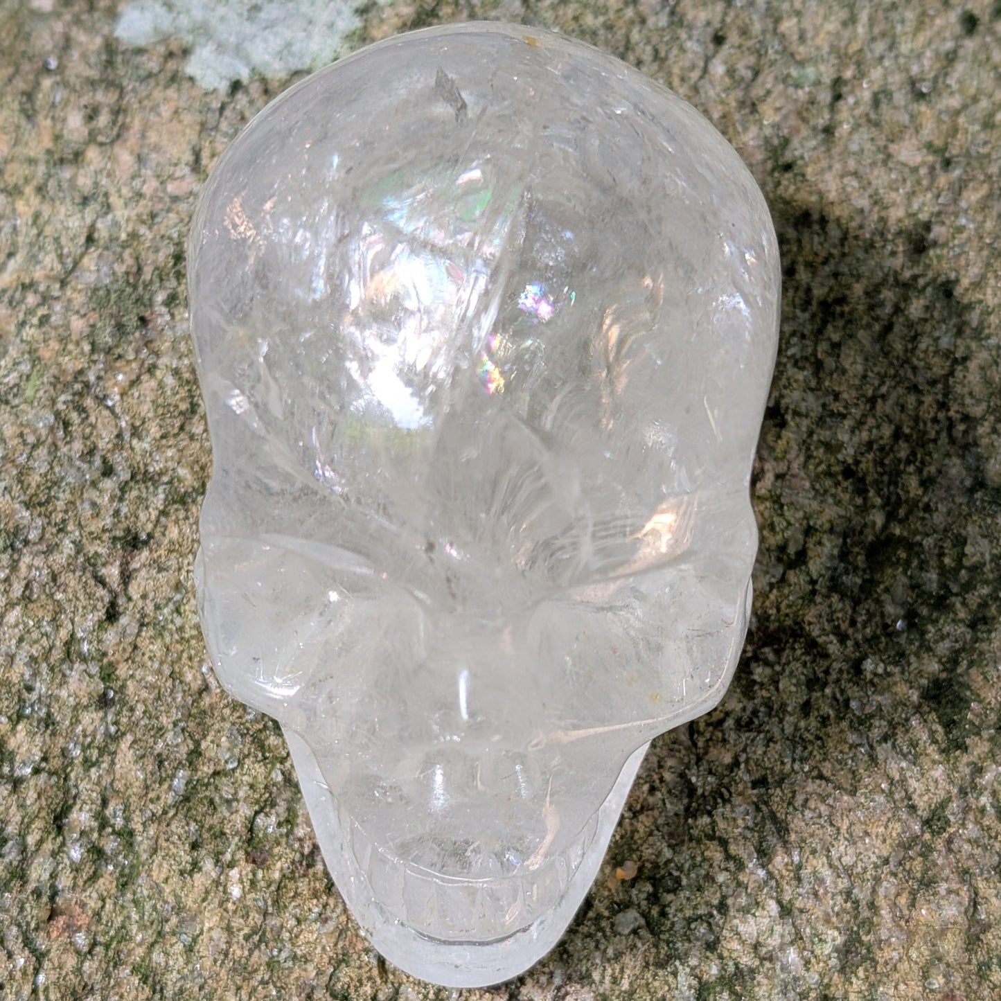 Kristallschädel "Meister des Lichts" aus klarem Bergkristall.